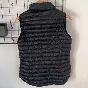 Väst - Inte använd speciellt mycket och är i väldigt fint skick💗