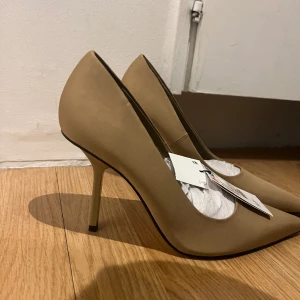 Zara klackskor oanvända - Helt oanvända