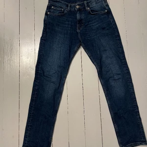 Weekday jeans - Weekday jeans i mörkblå, säljs på grund av att dom är för små! Jeansen är i fint skick.