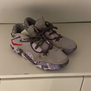 PG6 Paulette  - Tja säljer min PG6 Paulette för dom kommer inte till använda längre. Dom har extremt bra grepp och dom e väldigt bekväma. Skriv gärna om ni har några funderingar eller om ni vill ha mer bilder 