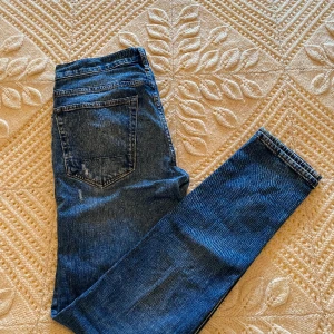 Junk de Luxe jenas  - Jag säljer Junk de Luxe jeans, välbevarade och utan skador.  För mer information eller bilder, gärna  kontakta mig.