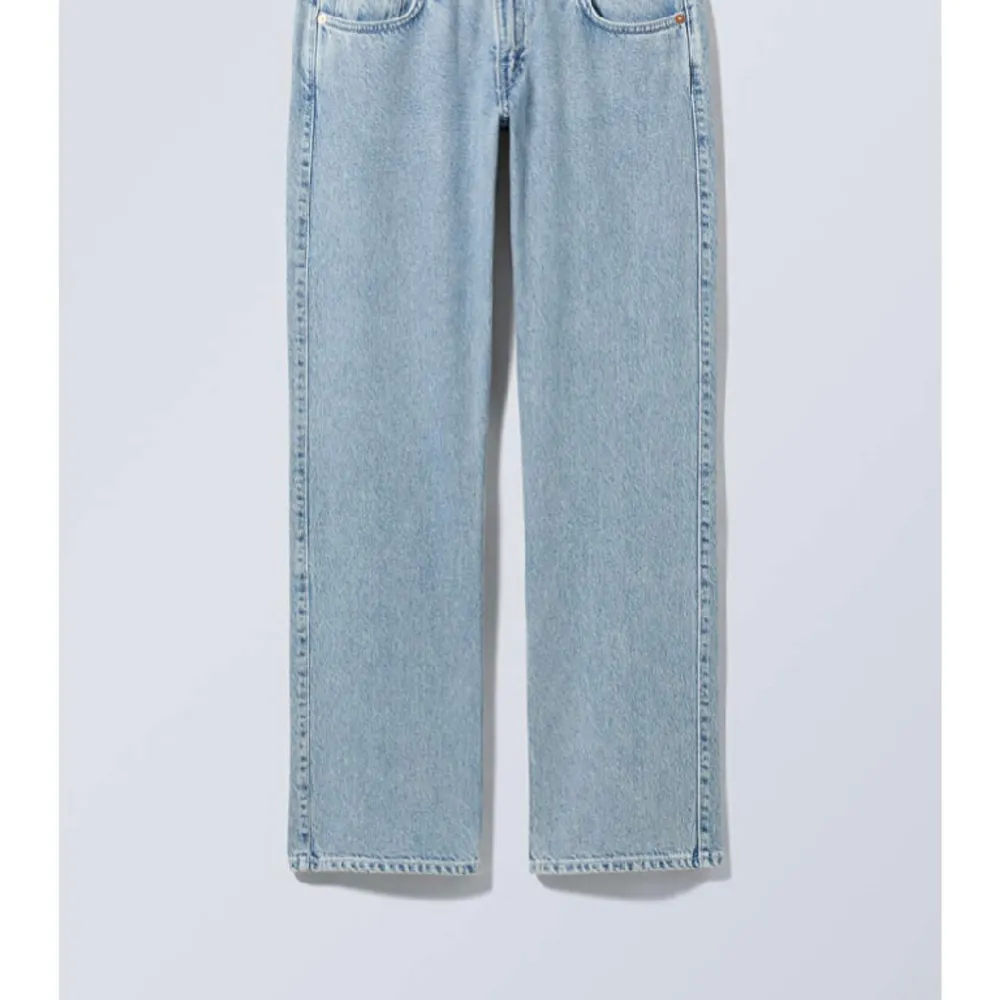 Jeans som inte kommer till användning men dessa är super fina!. Jeans & Byxor.