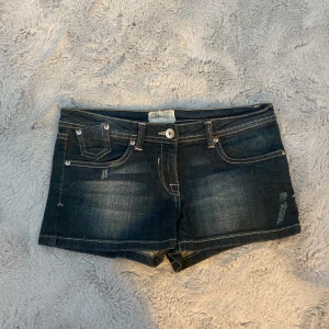 Low waist shorts  - Så coola shorts som inte finns att köpa någonstans. Aldrig använda❤️