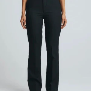 Kostymbyxor - Säljer mina populära kostymbyxor från Bikbok i modellen ”vilma” de är verkligen supersköna och bra kvalitet🥰 För fler frågor eller bilder skriv ❤️