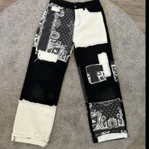 Jeans - Jeans från Shein Storlek M Använda ett antal gånger men fint skick på dem 100kr plus frakt