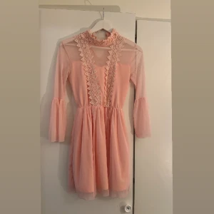 Klänning - Jätte fin klänning till sommaren Köparen står för frakt**