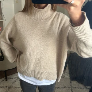 Notshy cashmere tröja - Säljer min fina tröja från Notshy i merino ull och kashmir blandning💗Bra skick! Köptes för ca 3700 och pris kan diskuteras vid snabb affär🫶🏻