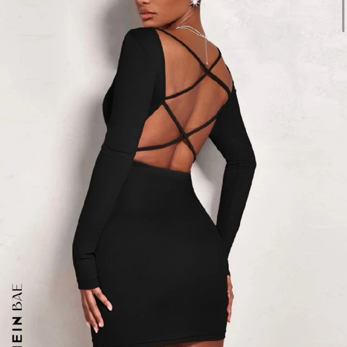 Shein klänning med mönster på ryggen