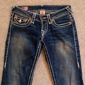 Jeans - Skit snygga jeans från true religion som inte används längre. De har inga defekter och fler bilder kan skickas. Pris kan diskuteras💗💗💗