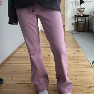 Coola lågmidjade rosa jeans från Zalando, knappt använda och inga slitningar🎀