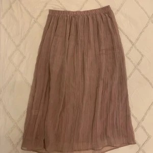 Skirt - Maxi skirt from Zara. Size L. Worn once so in very good condition.🤍