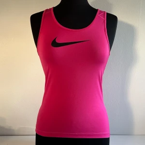 LINNE - Supersnyggt rosa Nike-linne i storlek S💓I nyskick! Köpare står för frakt🤗