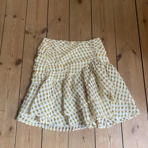 kjol - lågmidjad, storlek S, bra skick💕