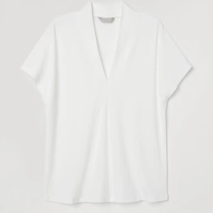 Vit hm topp - V-neck topp från hm, i nyskick 