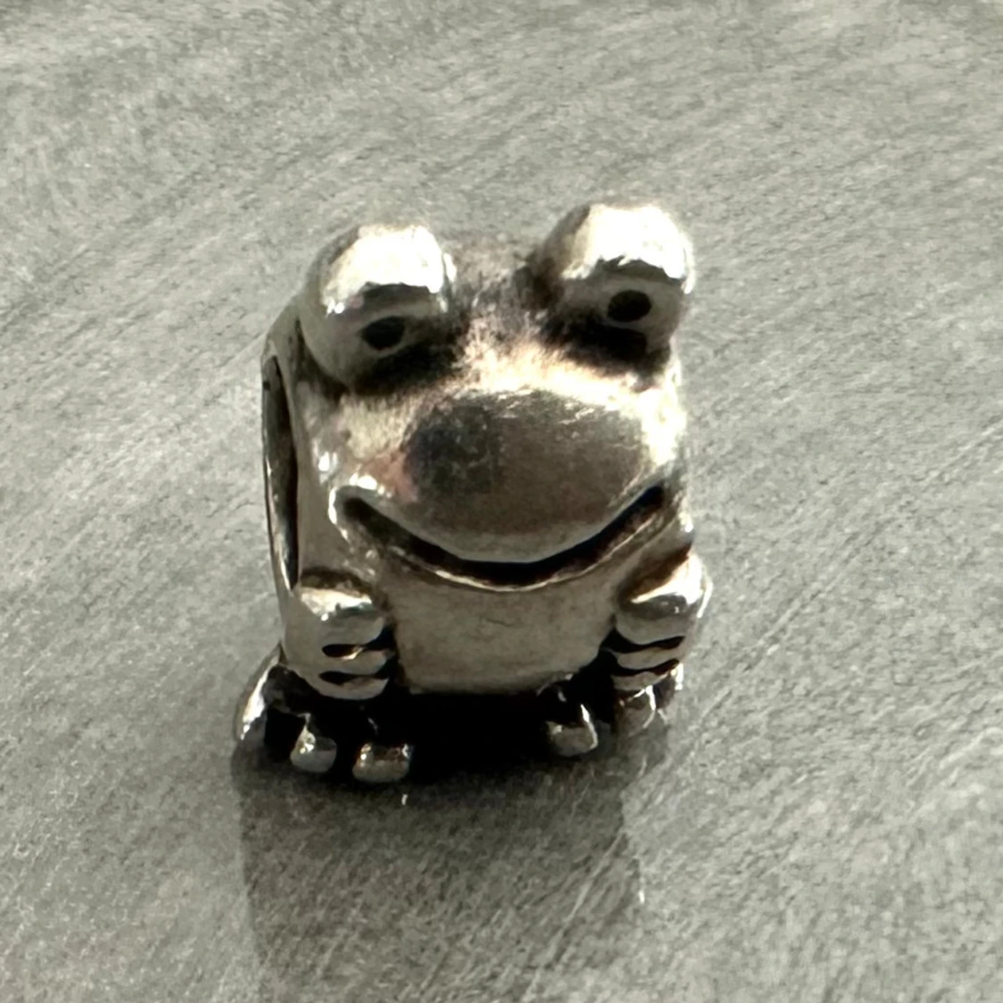 Pandora berlock, groda