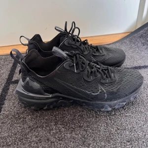 Nike react vision - Skorna är använda i ca 4 månader men är i riktigt bra skick 