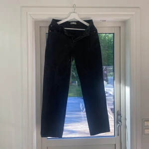 Gina jeans - Jag säljer ett par Gina jeans i storlek 36.