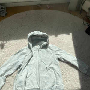 H&M sip up hoodie  - Från H&M för 1 år sen. Inga synliga skador