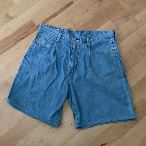 Levi's jorts - Ett par jeans shorts som jag har sytt upp själv från ett par levi's jeans. Dom sitter snyggt och baggy men jag använder dom ej längre.