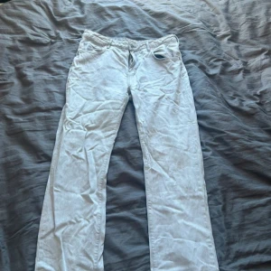 Straight jeans  - Straight jeans från Bikbok, storlek W33 L30. Använt fåtal gånger.