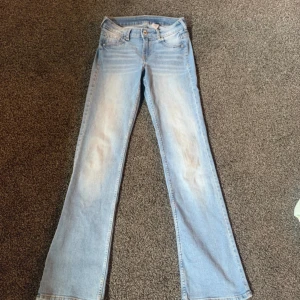 lågmidjade jeans  - jättebra skick säljer då de är för små