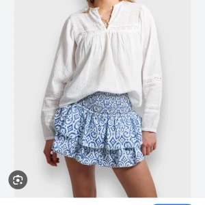 Meet me there kjol - Säljer min sjukt snygga kjol från meet me there pga att den inte kommer till användning tillräckligt mycket. Helt oanvänd, lappen sitter kvar🌸Sitter som en S!☺️