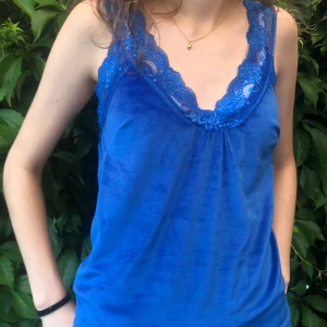 ”Made in italy” linne med spets - Mycket bra skick🩷kolla gärna på våra andra varor och skriv om du har frågor🥰