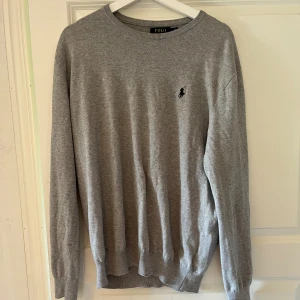 Ralph lauren sweatshirt - Näst intill oanvänt skick. Storlek M