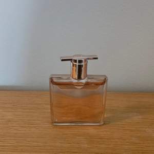 Idole Eau de Parfume 25 ml. Endast testad 2-3 ggr, men det var inte min doft.