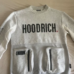 Hoodrich tröja - Säljer en Hoodrich tröja i storleken XS. Den är använd ett fåtal gånger och är i väldigt god skick