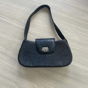 Väska - Säljer denna jättegulliga väska