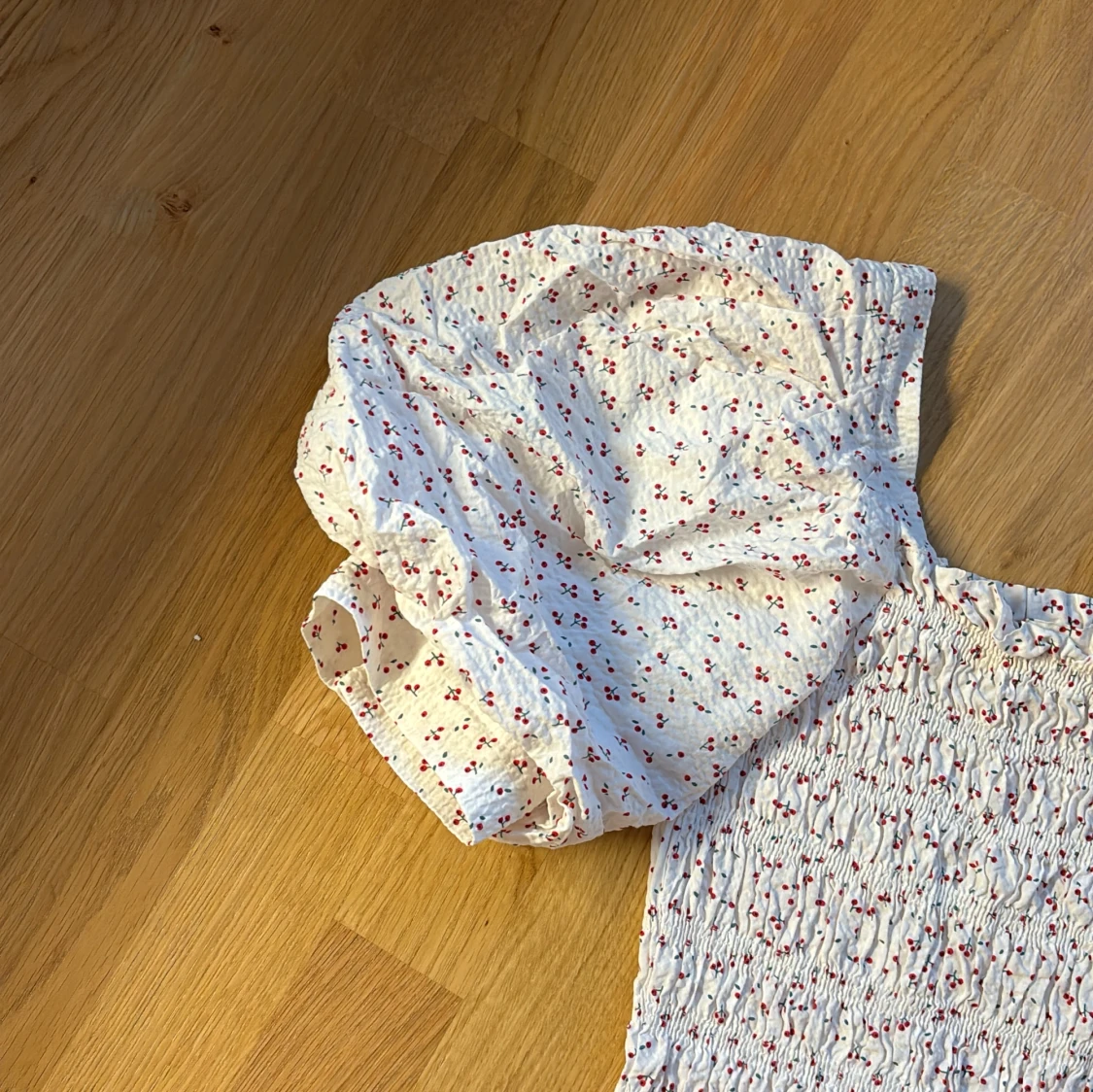 Midiklänning med ballongärmar  - 91