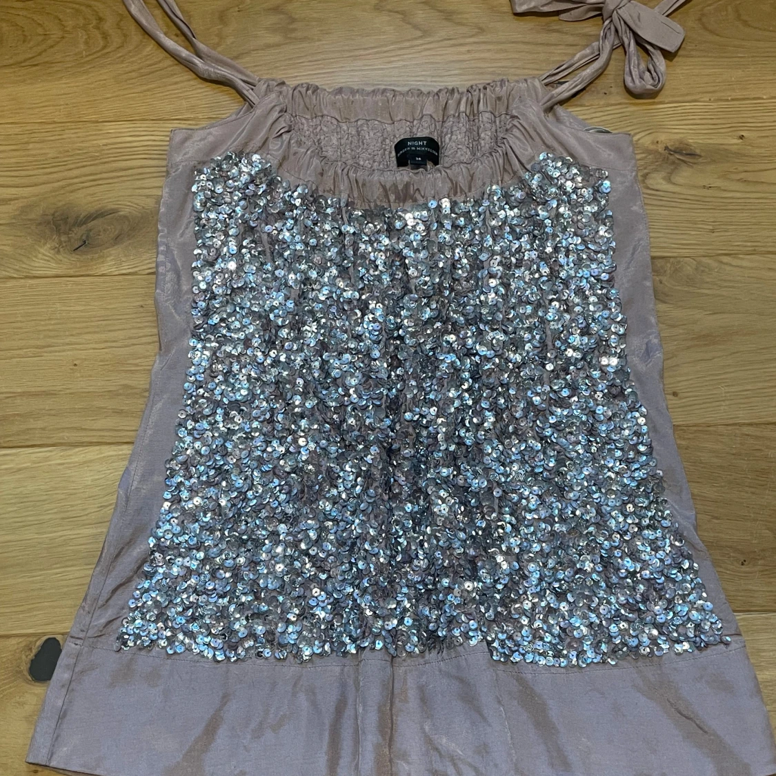 Festlig topp från NIGHT