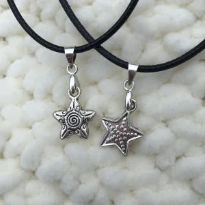 Halsband  - Vackra matchande halsband av silverstjärnor. 120kr st 150kr paret⭐️⭐️