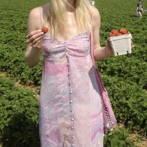 Zara klänning  - Så så fin klänning från zara🌸 frakt tillkommer 