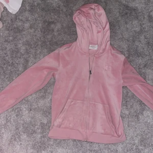 Juicy Couture tröja  - Juicy Couture tröja i nyskick. Storlek 13 år, skriv om du vill köpa för lägre pris❤️