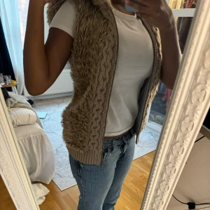 Pälsväst  - Står ingen storlek men skulle säga att det är en s🙌🏾