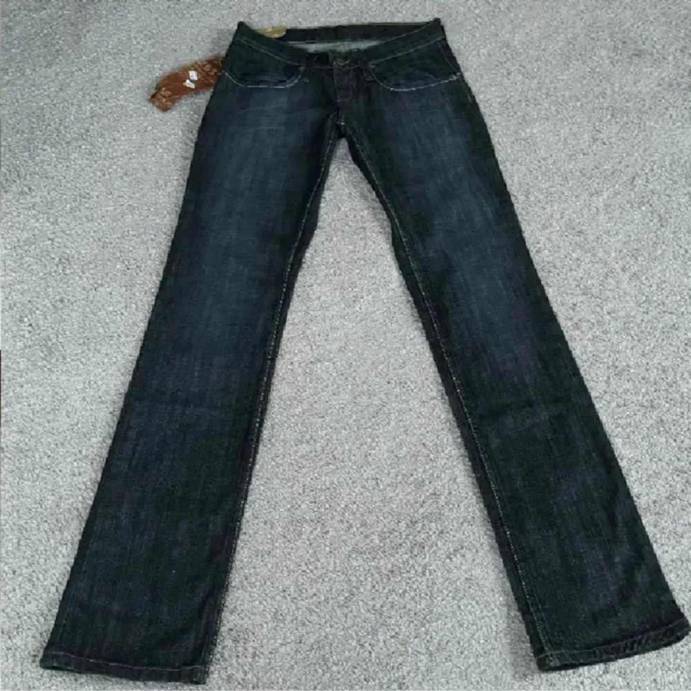 Så snygga lågmidjade jeans köpa här på plick men passade tyvärr ej så säljer igen💞innerben 85 midja 74. Tryck på köp nu elller Skicka prisförslag. Jeans & Byxor.