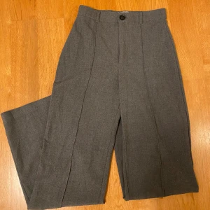 Kostymbyxor  - Raka kostymbyxor från pull & bear 