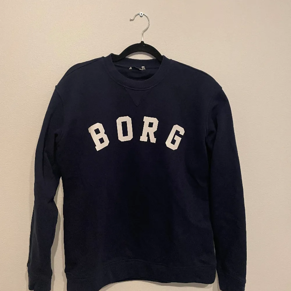 En sweatshirt från Björn Borg, nästan aldrig använd men är i bra skick. . Hoodies.