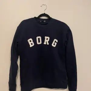 En sweatshirt från Björn Borg, nästan aldrig använd men är i bra skick. 