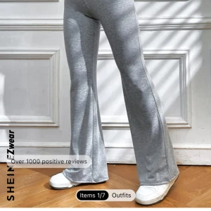 Gråa flare byxor  - Jättesköna och har inte använt så ofta för att de är inte så långa som jag vill ha dem, jag är 171. 