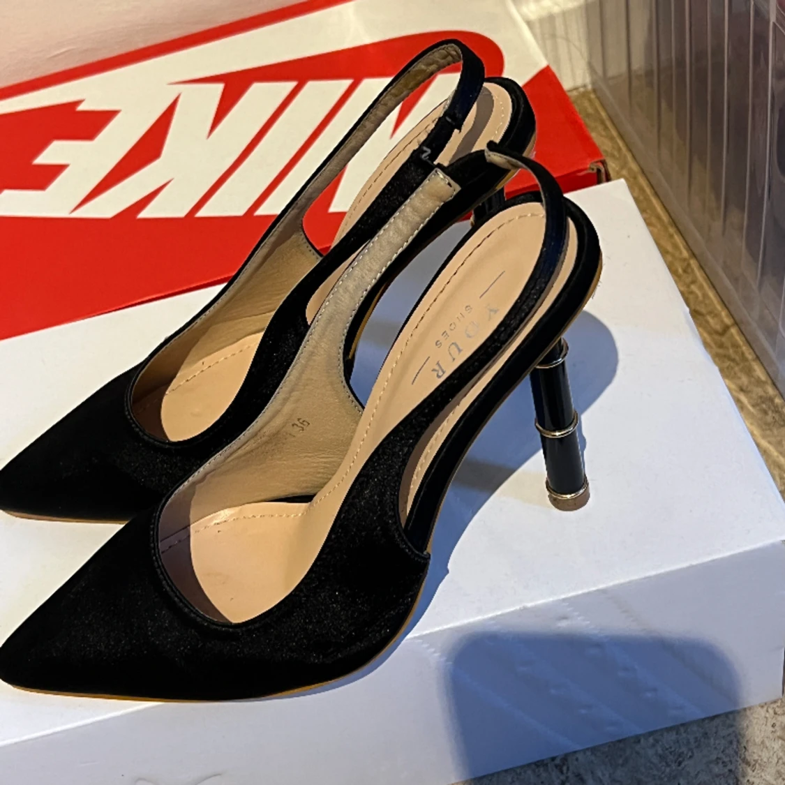 Svarta höga klackar  - 90