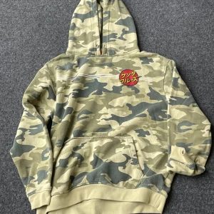 Santa Cruz hoddie  - Välanvänt skick, köparen står för frakt och kan samfrakta😌