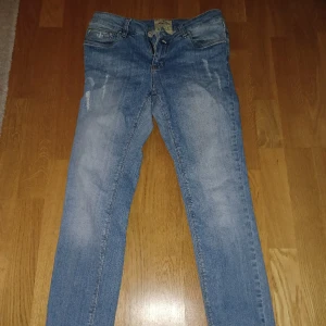 Morris jeans - Hej. Säljer skitsnygga Morris jeans, sparsamt använda, inga skavanker. Vid intresse tveka inte höra av Dig.