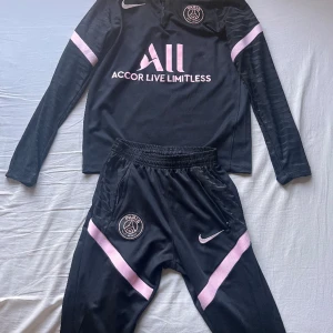 PSG Tracksuit - Storlek S-M passar alla runt 175-185