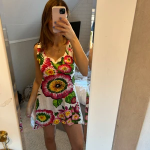 Klänning  - Klänning från desigual. Storlek L men skulle säga att den är som M