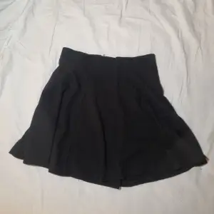 Gullig kort kjol