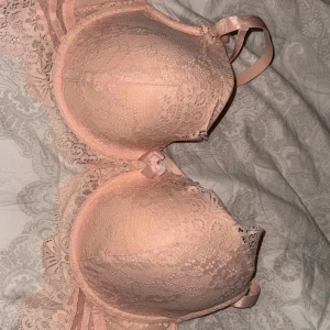 Hunkenmöller bh - Ny för stort för mig tyvärr. 100B