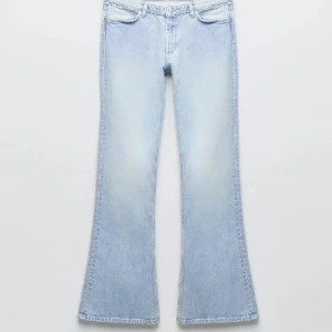 Lågmidjade jeans - Slutsålda Lågmidjade bootcut jeans från zara❤️